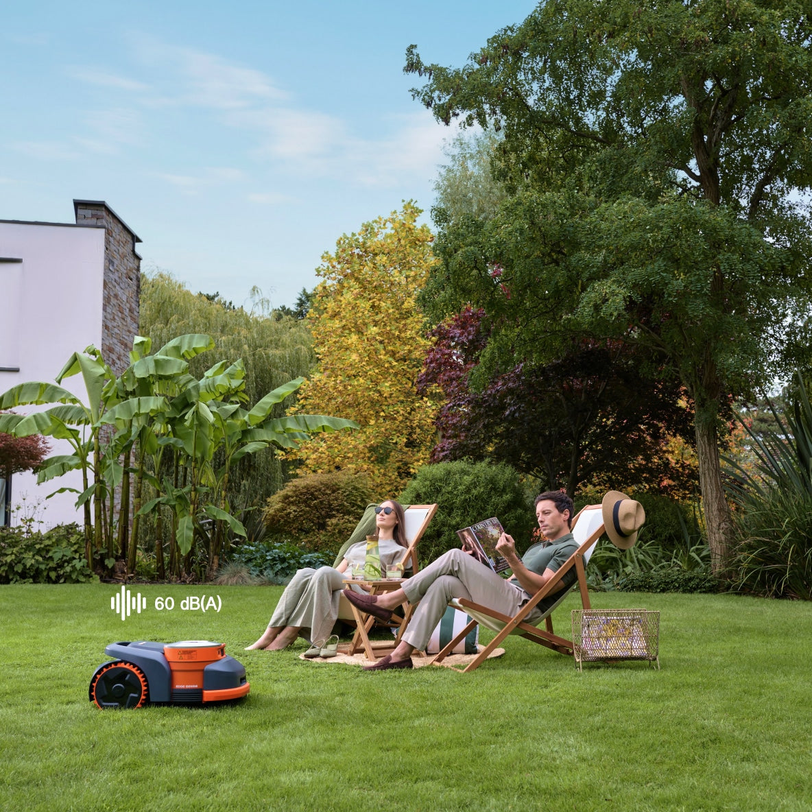Navimow i Series robot lawn mower mows while people relax.
